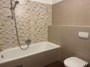 Ένα μπάνιο στο 2BR, balcony, central, danube, U6 & S-Bahn - BRN 22 +18 φωτογραφίες