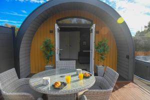 a circular extension to a shed with a table and chairs at Newmore Highland Pods with Hot Tubs on NC500 in Invergordon