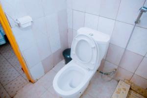 Ένα μπάνιο στο Gmasters Homes Kabeza +17 φωτογραφίες