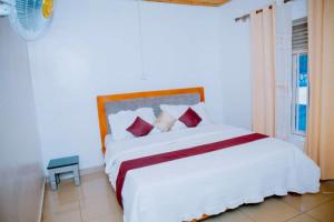 Ένα ή περισσότερα κρεβάτια σε δωμάτιο στο Gmasters Homes Kabeza