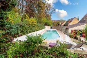 a swimming pool in the yard of a house at La Gardère - Villa Sarlat in Sarlat-la-Canéda