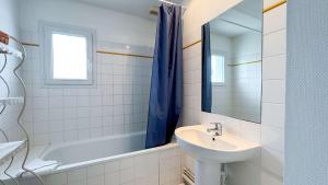 Koupelna v ubytování Charmante location à quelques pas du port et des restaurants + 3 fotografie