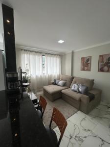 a living room with a couch and a table at Apartamento grande em Santa Teresa-ES in Santa Teresa