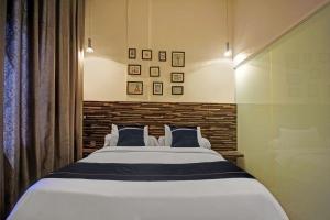 Postel nebo postele na pokoji v ubytování Hotel O near Ringroad City Walk XXI formerly Mitrotel Medan