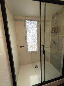 Ένα μπάνιο στο Cœur de Ville - familial - Parking gratuit - WIFI