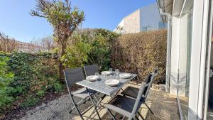 Zahrada ubytování Appartement en résidence avec piscine, cour privée