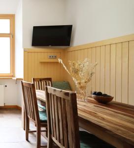 TV a/nebo společenská místnost v ubytování Cave Holiday Apartment