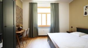 Postel nebo postele na pokoji v ubytování Cave Holiday Apartment