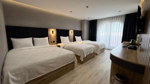 Ένα ή περισσότερα κρεβάτια σε δωμάτιο στο Karaca Hotel Van