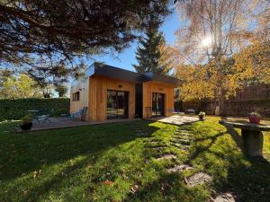 Zahrada ubytování Chalets modernes avec terrasse et ruisseau au pied des Volcans