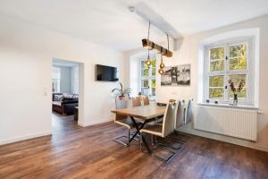 TV a/nebo společenská místnost v ubytování Kleine Auszeit Im Alten Huthaus