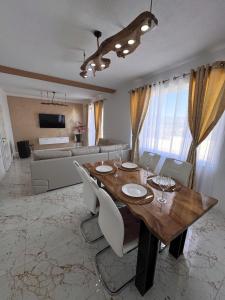 Η κουζίνα ή μικρή κουζίνα στο Villa Enigma