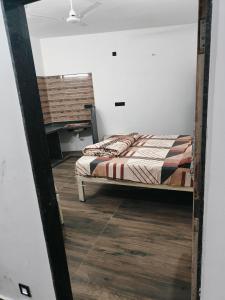 Postel nebo postele na pokoji v ubytování Shivay Adventure + 4 fotografie