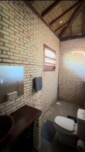 a bathroom with a toilet and a sink at Bangalô raizes in São Gonçalo do Amarante