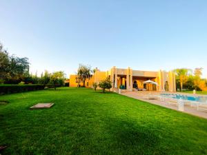 Bazén v ubytování Villa Moyen orient by séjour nebo v jeho okolí