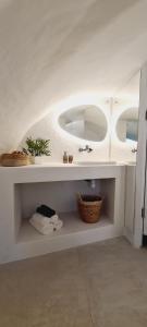 Fotografie z fotogalerie ubytování Loveroom La Cesarine Jacuzzi privé v destinaci Mougins + 18 fotografií