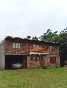 a car parked in the garage of a brick house at Serendipia in Oberá