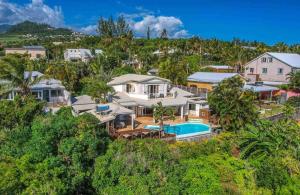 an aerial view of a house with a swimming pool at Villa spa Grand Anse in Petite Île