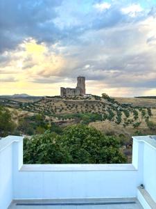 a view of a castle on a hill at Casa Puerta del Valle in Belalcázar