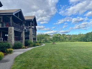 Zahrada ubytování Condo de luxe au pied de la montagne