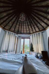 Ένα ή περισσότερα κρεβάτια σε δωμάτιο στο ป๊ะกั๋นแคมป์ปิ้งฮิลล์สะปัน