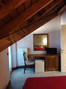 Μια τηλεόραση ή/και κέντρο ψυχαγωγίας στο Hotel Ristorante La Lepre Bianca