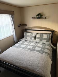 Ένα ή περισσότερα κρεβάτια σε δωμάτιο στο Primrose Valley - 25A Pine Ridge