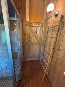 a hallway with a barn door and a light at Lodge Les Étoiles in Saint-Sauveur
