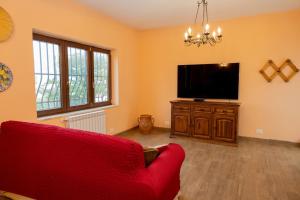 Μια τηλεόραση ή/και κέντρο ψυχαγωγίας στο Panoramic Villa with Exclusive Pool in Irpinia +34 φωτογραφίες