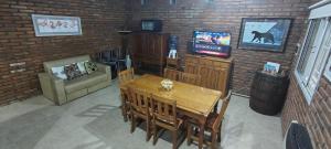 Μια τηλεόραση ή/και κέντρο ψυχαγωγίας στο Casa familiar en Roldán ideal descanso