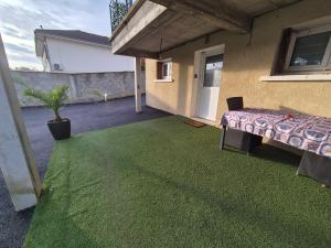 Κήπος έξω από το Studio calme indépendant, proche Lyon,Beaujolais