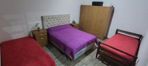 Ένα ή περισσότερα κρεβάτια σε δωμάτιο στο Casa familiar en Roldán ideal descanso +5 φωτογραφίες