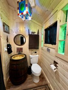 Koupelna v ubytování The Drake Cabin in The Forest