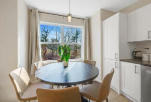 Kuchyň nebo kuchyňský kout v ubytování Spacious House in Prime Location