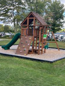 a playground with a slide and a climbing frame at Au p'tit cocon sur le lac in Magog-Orford