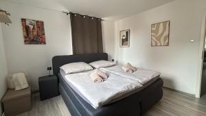 Postel nebo postele na pokoji v ubytování FeWo in Holzminden-Zentrum