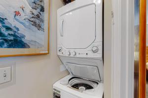 a washer and dryer in a corner of a room at Brookhaven D4 in Ludlow