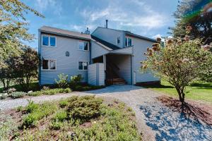 a house with a driveway in front of it at Brookhaven D4 in Ludlow