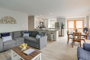 Köök või kööginurk majutusasutuses Chesapeake Bay Views and Private Deck Cozy Cottage