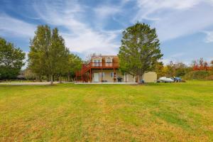 Aed väljaspool majutusasutust Chesapeake Bay Views and Private Deck Cozy Cottage