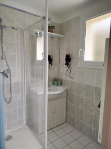 Ένα μπάνιο στο Chez Louis