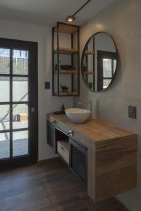 Kuchyň nebo kuchyňský kout v ubytování Industrial House in Mendoza with Jacuzzi