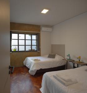 Postel nebo postele na pokoji v ubytování Industrial House in Mendoza with Jacuzzi