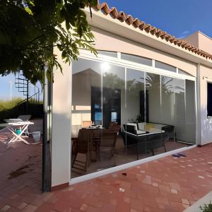 an extension of a house with sliding glass doors at Villa Gioconda a 200metri spiaggia Noto Calabernardo in Calabernardo
