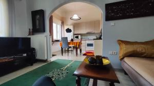 Η κουζίνα ή μικρή κουζίνα στο Long-Stay Family & Work Oasis -20 min to Center & Sea