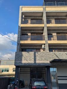 Το κτήριο όπου στεγάζεται  το δωμάτιο σε οικογενειακή κατοικία