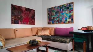 Χώρος καθιστικού στο Long-Stay Family & Work Oasis -20 min to Center & Sea