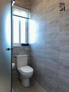 Ένα μπάνιο στο M31Stays - St Paul's Modern Apartments and Penthouse