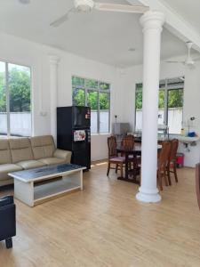 Μια τηλεόραση ή/και κέντρο ψυχαγωγίας στο Aimers Lodge