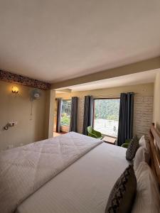 Postel nebo postele na pokoji v ubytování Chandra homestay kainchi dham